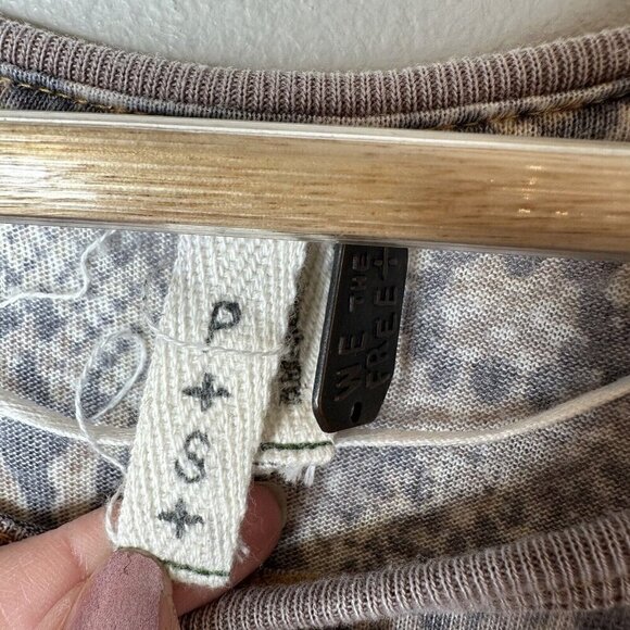 Free People We the Free Python Printed Tshirt Womens Gray Short Sleeve Snake PS - Picture 5 of 9